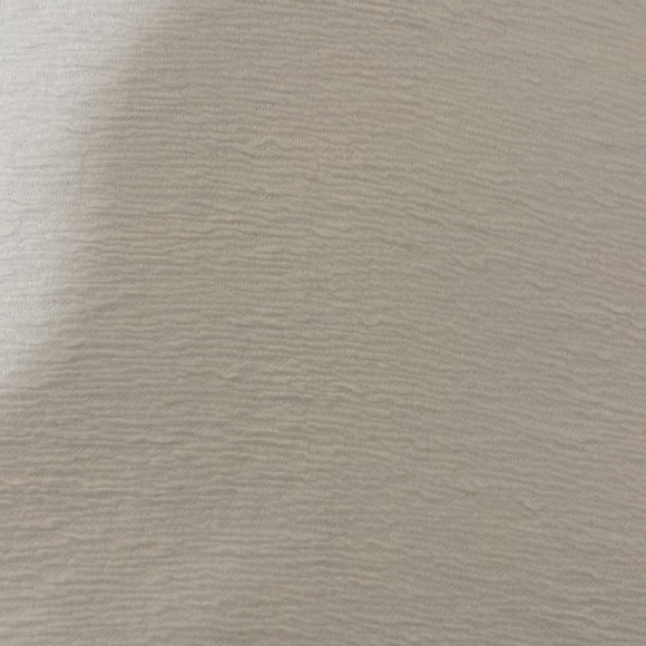 Avenue - White V Neck Top - Size 18/20 - Picture 2 of 4